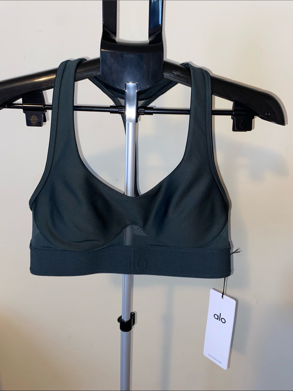 NWT ALO AIRLIFT REBEL BRA SIZE MEDIUM CHARCOAL GREEN